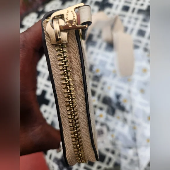 Coach Signature Daisy Wallet Bundle EUC - Picture 10 of 11